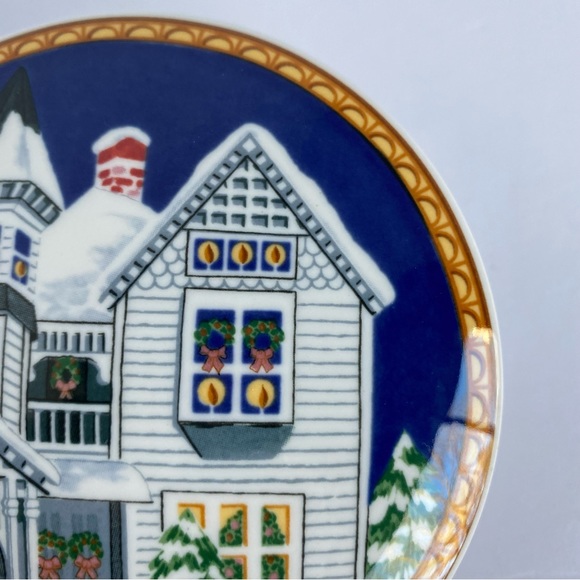 Mikasa Victorian Holiday Round Porcelain 5" Trinket Box Discontinued EUC Winter - Picture 6 of 14